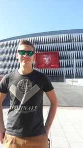 Sascha en una visita al nuevo estadio de San Mamés